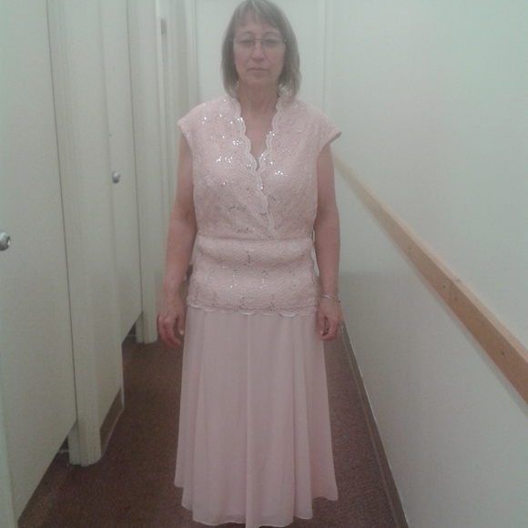 Dress - Picture 2 of 2